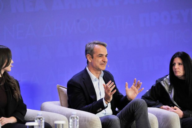 Μητσοτάκης: «Η δέσμευσή μας για περισσότερες και καλύτερα αμειβόμενες δουλειές γίνεται πράξη» – Άφησε «παράθυρο» για ένταξη υγειονομικών στα βαρέα και ανθυγιεινά