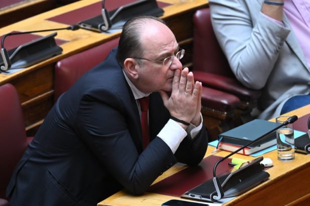 Βουλή: Νέα αντιπαράθεση για το πολύνεκρο ναυάγιο στη Χίο