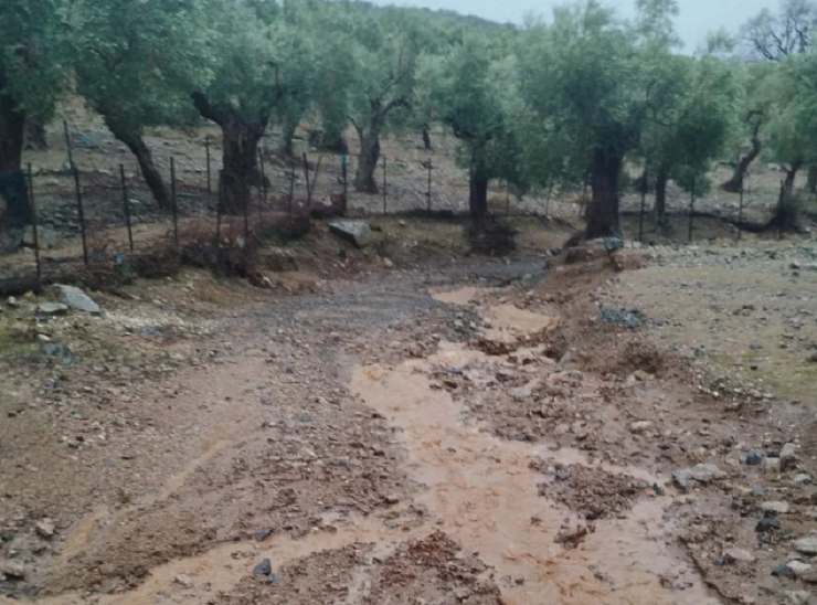 Σαμοθράκη: Προβλήματα στο οδικό δίκτυο από την πολύωρη και συνεχιζόμενη βροχόπτωση