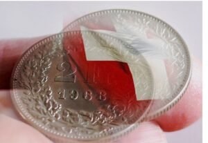 Δάνεια σε ελβετικό φράγκο: Νέα κατηγορία πολιτών εντάσσεται στο «κούρεμα» 50% στην ισοτιμία – Όλες οι