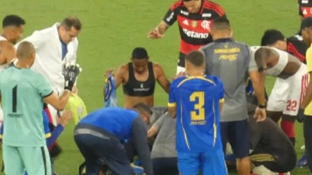 Βραζιλία: Σοκαριστικές σκηνές με παίκτη να πέφτει ξαφικά στο χορτάρι με σπασμούς (Βίντεο)