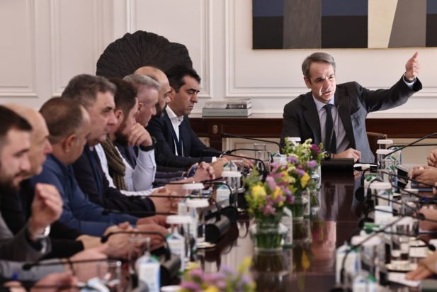 Μητσοτάκης: «Προτεραιότητά μας είναι η εκρίζωση της ευλογιάς» – Σε εξέλιξη οι συνάντηση με εκπροσώπους των