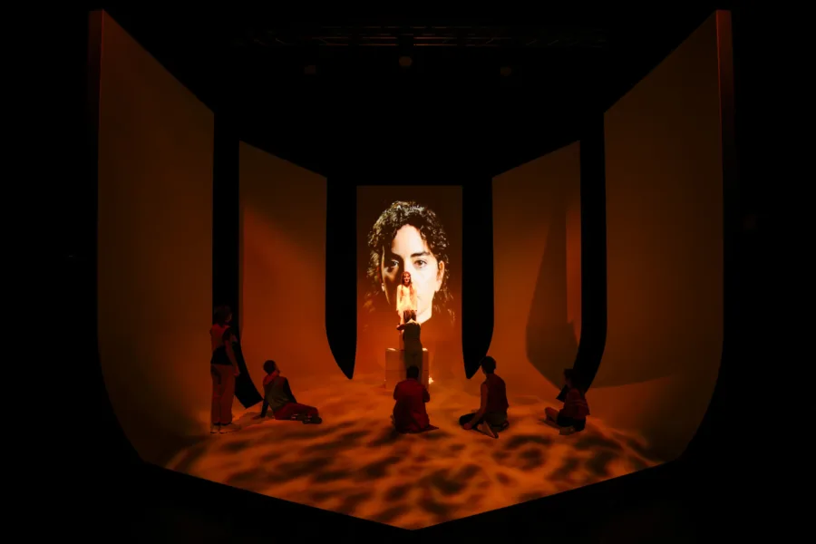 Μικρό Εθνικό: Ζωντανή μετάδοση της εφηβικής παράστασης «έχεις πέντε λεπτά» στα Κύθηρα