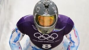 Ζελένσκι κατά ΔΟΕ για τον αποκλεισμό Ουκρανού αθλητή από τους Χειμερινούς Ολυμπιακούς Αγώνες, επειδή φορούσε “κράνος μνήμης”