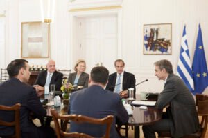 Σύσκεψη στο Μέγαρο Μαξίμου για την ανακαίνιση του νοσοκομείου ΚΑΤ – Νέο κτίριο για τη στέγαση των χειρουργείων