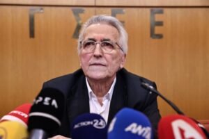 ΠΑΣΟΚ: Ζητεί από τον Παναγόπουλο να «διευκολύνει την παράταξη» και να παραιτηθεί από τη διεκδίκηση της