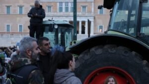 Ξενύχτησαν στο Σύνταγμα οι αγρότες – Νέο συλλαλητήριο το μεσημέρι