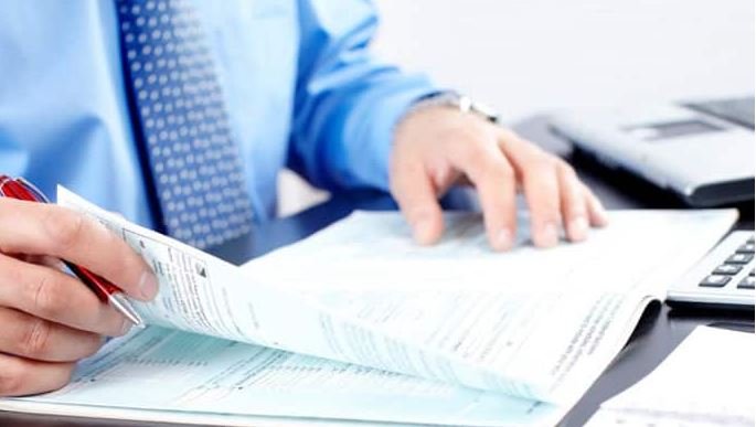 Αντίστροφη μέτρηση για τις φορολογικές δηλώσεις – Τι πρέπει να ελέγξουν οι φορολογούμενοι στα