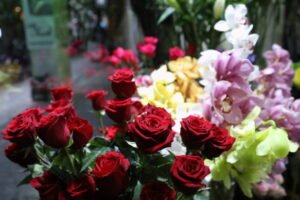 Άγιος Βαλεντίνος: Πώς κινείται η αγορά και τι επιλέγουν οι καταναλωτές – enikonomia.gr