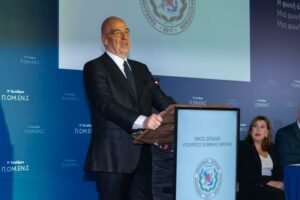 Για πρώτη φορά υπουργός Εθνικής Άμυνας σε συνέδριο στρατιωτικών – Συμφώνησαν ότι διαφωνούν – ΦΩΤΟ