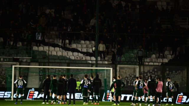 Παναθηναϊκός: Οργή οπαδών έξω από τη Λεωφόρο, περιμένοντας την αποστολή μετά την απογοητευτική ισοπαλία