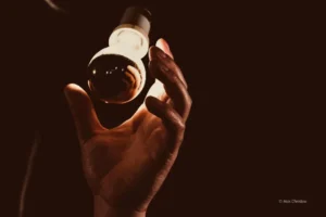 «Ιππόκαμπος»: Επιστρέφει για 3η χρονιά στο Θέατρο Μικρός Κεραμεικός με εκρηκτικό αυτοσχεδιασμό