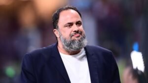 Έκτακτη Σύσκεψη στο Προπονητικό Κέντρο Ρέντη: Μαρινάκης, Μεντιλίμπαρ και οι Παίκτες του Ολυμπιακού σε Κρίσιμη Συνάντηση