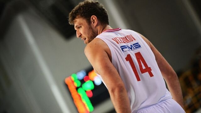 Ολυμπιακός: Ο Βεζένκοφ καλωσορίζει τον Χέιζ-Ντέιβις, ο Μπαρτζώκας αναλύει τον θρίαμβο επί της ΑΕΚ και την πορεία στο Κύπελλο Ελλάδας