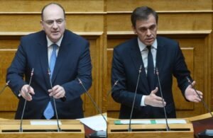 Σφοδρή αντιπαράθεση στη Βουλή: Λαζαρίδης (ΝΔ) κατά Μάντζου (ΠΑΣΟΚ) για την εμπλοκή Χατζηδάκη στην υπόθεση “μαϊμού” επιδομάτων