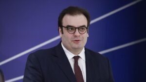 Πιερρακάκης: Επανεκτίμηση του διεθνούς ρόλου του ευρώ και συζήτηση για τις παγκόσμιες μακροοικονομικές ανισορροπίες