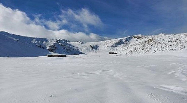 Επιχείρηση Διάσωσης σε Εξέλιξη στον Παρνασσό: Δύο Ορειβάτες Αποπροσανατολίστηκαν στον «Γεροντόβραχο»