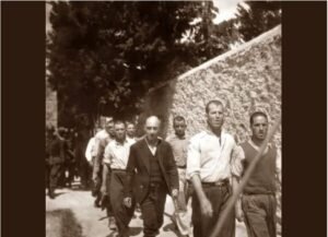 Νικήτας Κακλαμάνης για τις φωτογραφίες των 200 εκτελεσθέντων της Καισαριανής: «Υπάρχει αναφορά για ολόκληρο φωτογραφικό άλμπουμ»