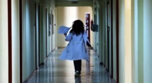 ΙΣΑ: Ζητά την Άρση της Άδικης Μεταχείρισης – Εξειδικευμένοι Ιατροί και η Δυνατότητα Άσκησης Ιδιωτικού Έργου