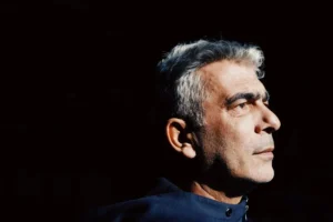 Ο Δημήτρης Μυστακίδης Επιστρέφει Θριαμβευτικά στο “Σταυρός του Νότου Club” τον Μάρτιο!