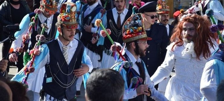 Καθαρά Δευτέρα: Πώς τα Παραδοσιακά Έθιμα Τροφοδοτούν την Τουριστική Ανάπτυξη της Ελλάδας