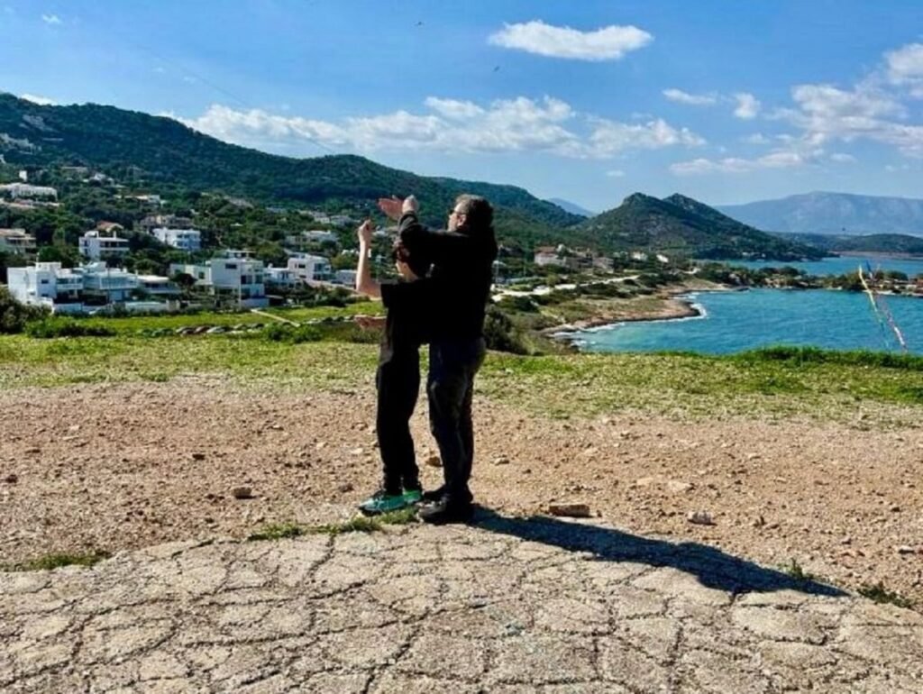 Ανδρουλάκης: Πέταξε τον χαρταετό μαζί με τον γιο του – «Ομάδα που κερδίζει, δεν αλλάζει»