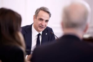 Επίσκεψη του Κυριάκου Μητσοτάκη στον Έβρο: Στρατηγική Τριπλή Στόχευση και Πολιτικά Σημειώματα
