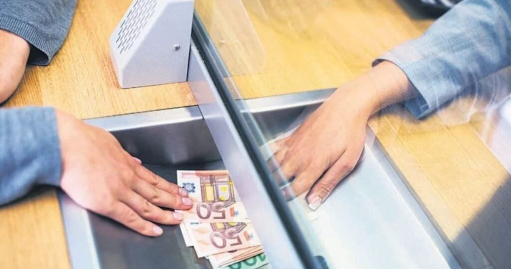 Πτώση Καταθέσεων και Δανείων τον Ιανουάριο: Ανάλυση Στοιχείων από την Τράπεζα της Ελλάδος