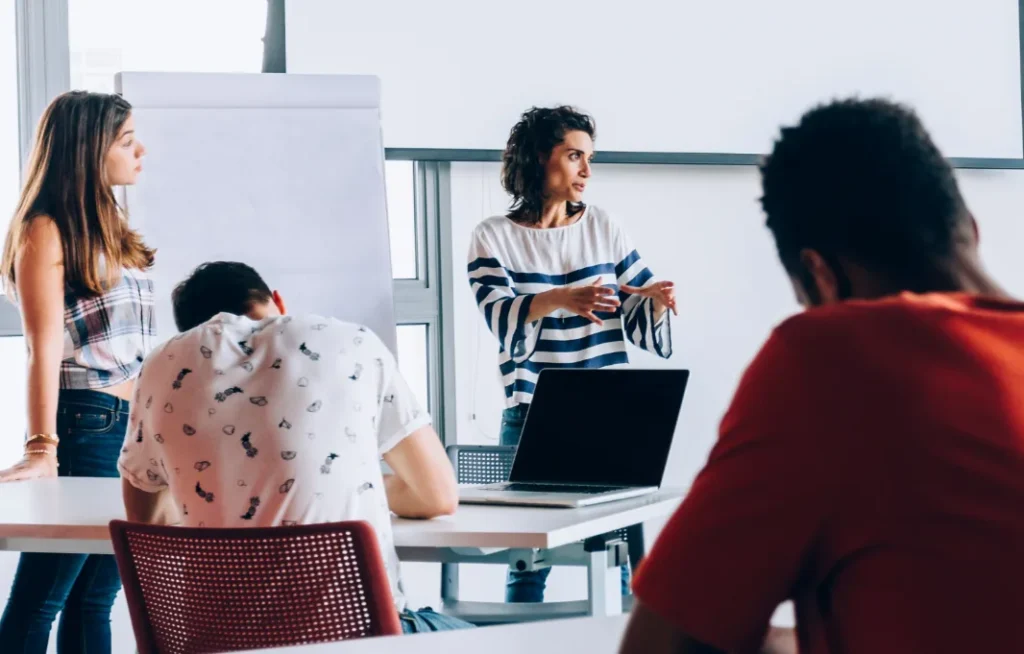 Stages of Resistance | Between the River and the Sea: Το Διεθνούς Φήμης Έργο του Maxim Gorki Theater στην Αθήνα