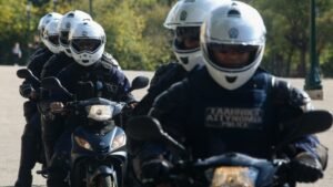 Σοκαριστική Ανακάλυψη στην Αττική: Συνελήφθησαν Δύο Άνδρες με Τεράστια Ποσότητα Εκρηκτικών Υλών και Οπλισμό