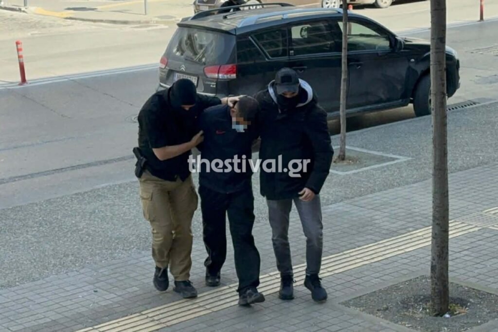 Θεσσαλονίκη: Δρακόντεια μέτρα ασφαλείας για τον 23χρονο που κατηγορείται για τη δολοφονία του 20χρονου – Τι ισχυρίζεται ο κατηγορούμενος