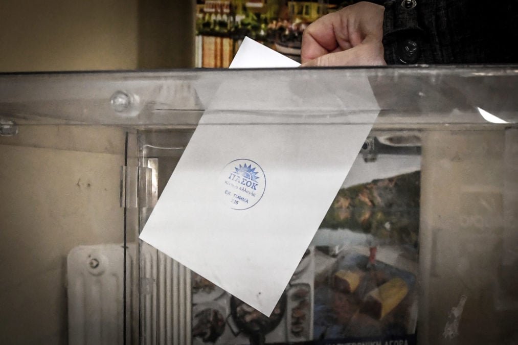 Εσωκομματικές εκλογές στο ΠΑΣΟΚ: Ψηφίζουν οι πολίτες για συνέδρους, με την παράταση της ψηφοφορίας έως τις 20:00 και στη σκιά της διαγραφής του Κωνσταντινόπουλου