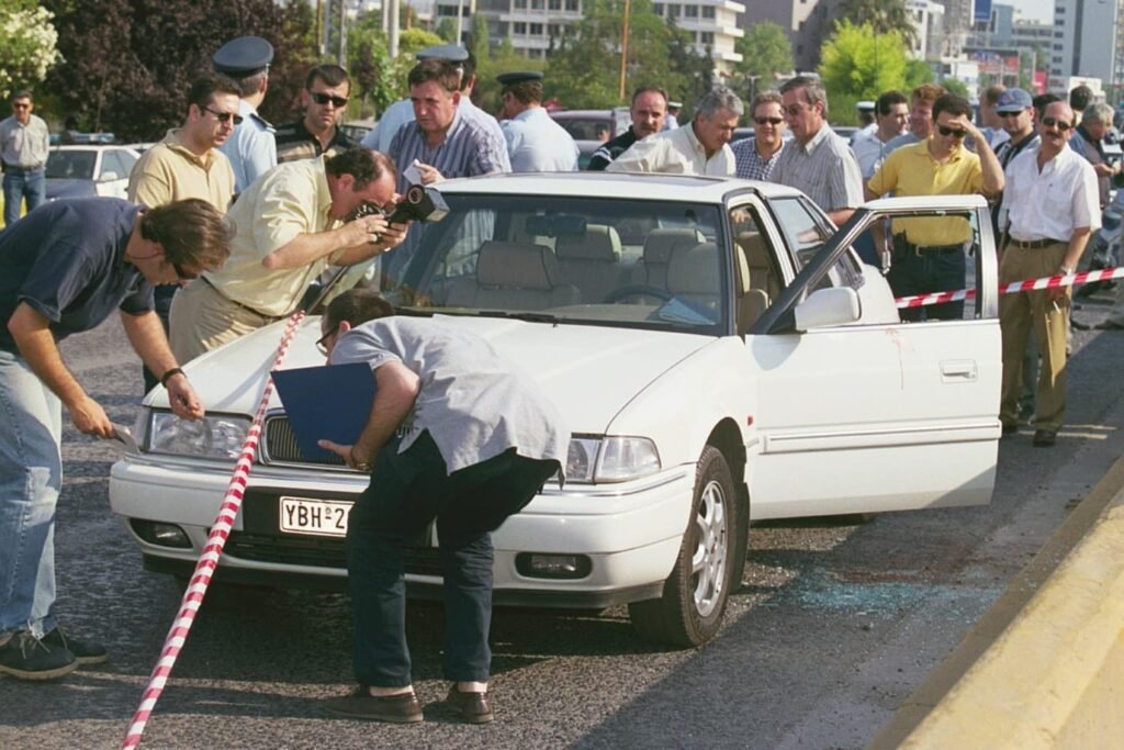 Η Εξάρθρωση της «17 Νοέμβρη»: Πώς ο «Κύριος Χ» και η Διεθνής Συνεργασία Οδήγησαν στον Εντοπισμό του Γιωτόπουλου ως Αρχηγού