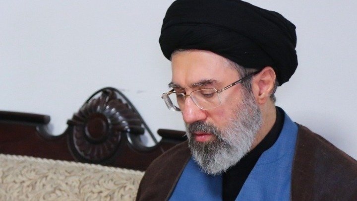Ιράν: Ο Νέος Ανώτατος Ηγέτης Μοτζτάμπα Χαμενεΐ Απορρίπτει Προτάσεις Αποκλιμάκωσης και Εκεχειρίας με τις ΗΠΑ