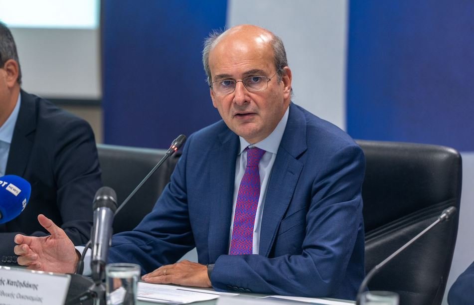 Κωστής Χατζηδάκης: Η Ελλάδα αποστασιοποιείται από τον πόλεμο, αλλά παραμένει παρούσα για στήριξη των πολιτών και της ναυτιλίας – Θετικές οι οικονομικές προοπτικές