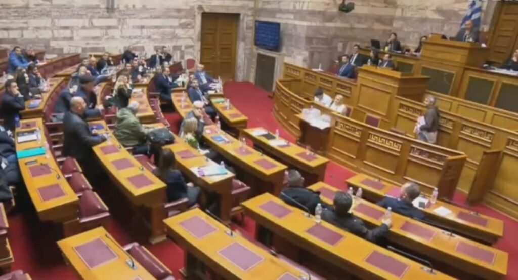 Νέα κόντρα Λυμπερόπουλου – Κυρανάκη στη Βουλή: «Αποχωρούμε και θα τα πούμε» – «Πάλι απειλείς» – ΒΙΝΤΕΟ