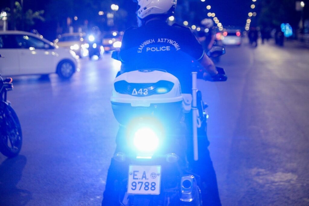Πασίγνωστος τράπερ συνελήφθη μετά από καταδίωξη στα Πατήσια – Προσπάθησαν να πετάξουν μαχαίρι