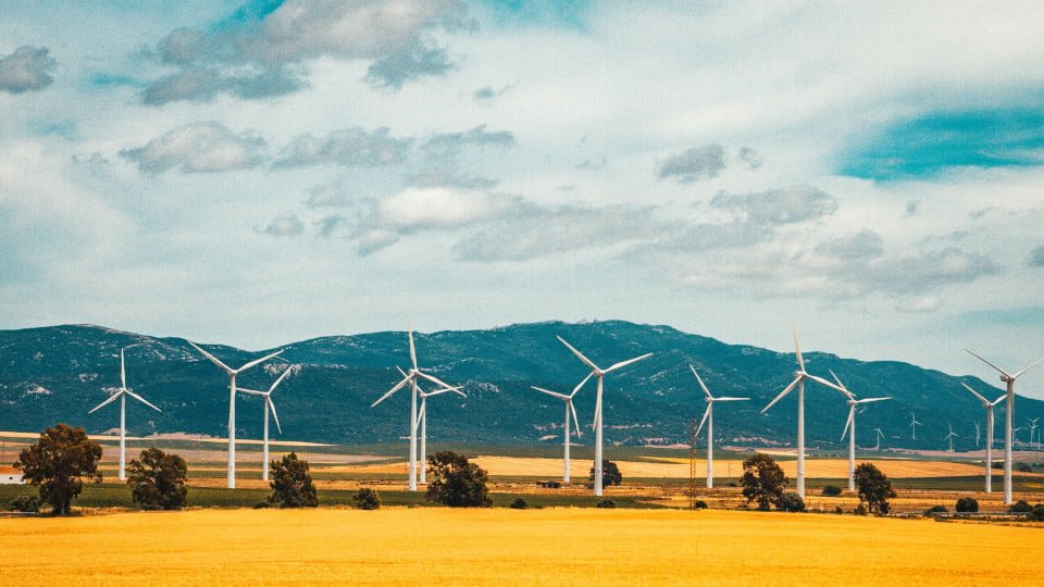 ΑΠΕ: Το «Φράγμα» στις Αυξήσεις Τιμών Ηλεκτρικής Ενέργειας που Δημιουργεί ο ΑΔΜΗΕ