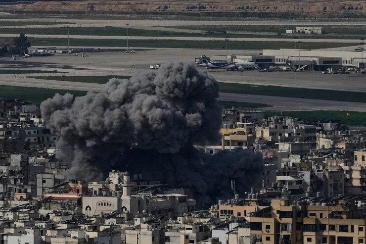 Ισραήλ: Θραύσματα Ιρανικού Πυραύλου Προκαλούν Ζημιές σε Διυλιστήριο Πετρελαίου στη Χάιφα – Αναλυτική Ενημέρωση