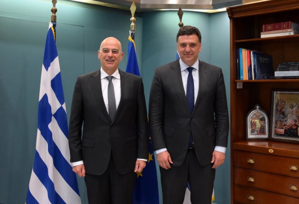 Στρατηγική Συνάντηση Δένδια-Κικίλια: Ολοκληρωμένη Προσέγγιση για το Εθνικό Πλοίο και τη Συνεργασία Υπουργείων