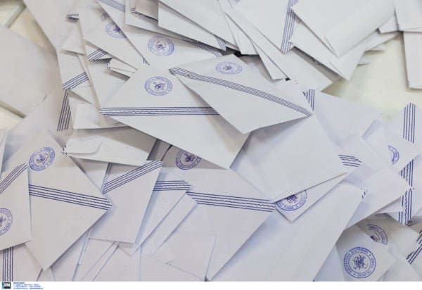 Δημοσκόπηση MRB: Οι πολίτες επιθυμούν Οικουμενική Κυβέρνηση στις επόμενες εκλογές – Τι άποψη εκφράζουν για Τσίπρα και Καρυστιανού