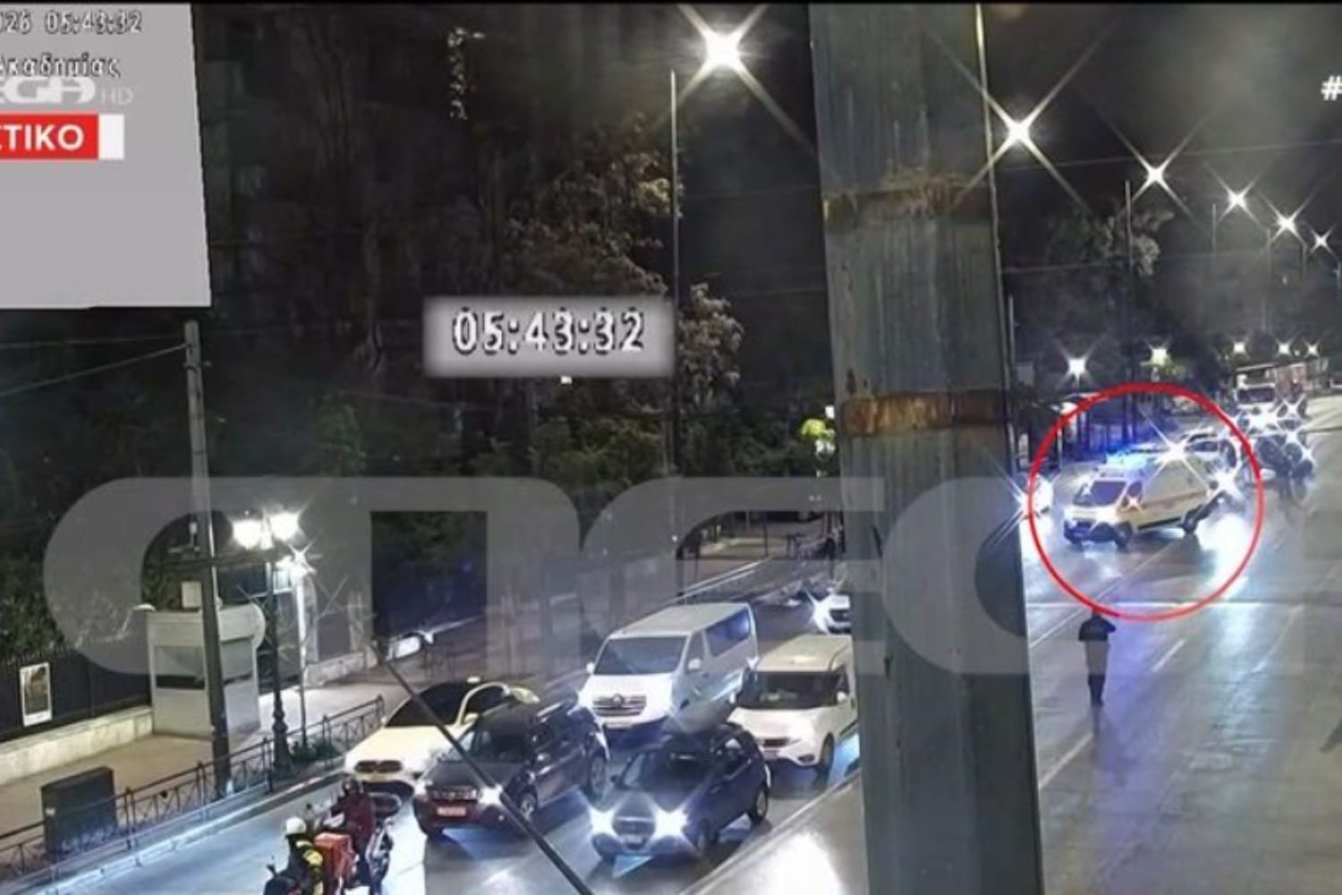 Συναγερμός μετά το θανατηφόρο τροχαίο μπροστά στη Βουλή: Νέο βίντεο δείχνει τους αυτόπτες μάρτυρες να τρέχουν για βοήθεια μετά τον θάνατο 63χρονου