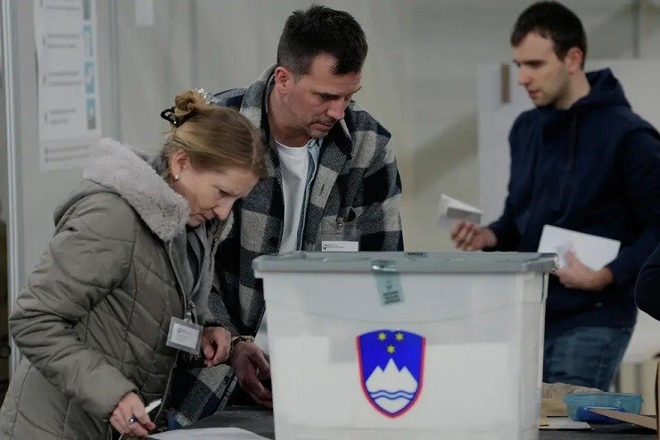 Σλοβενία: Σκληρή πολιτική μάχη Γκολόμπ – Γιάνσα στις βουλευτικές εκλογές