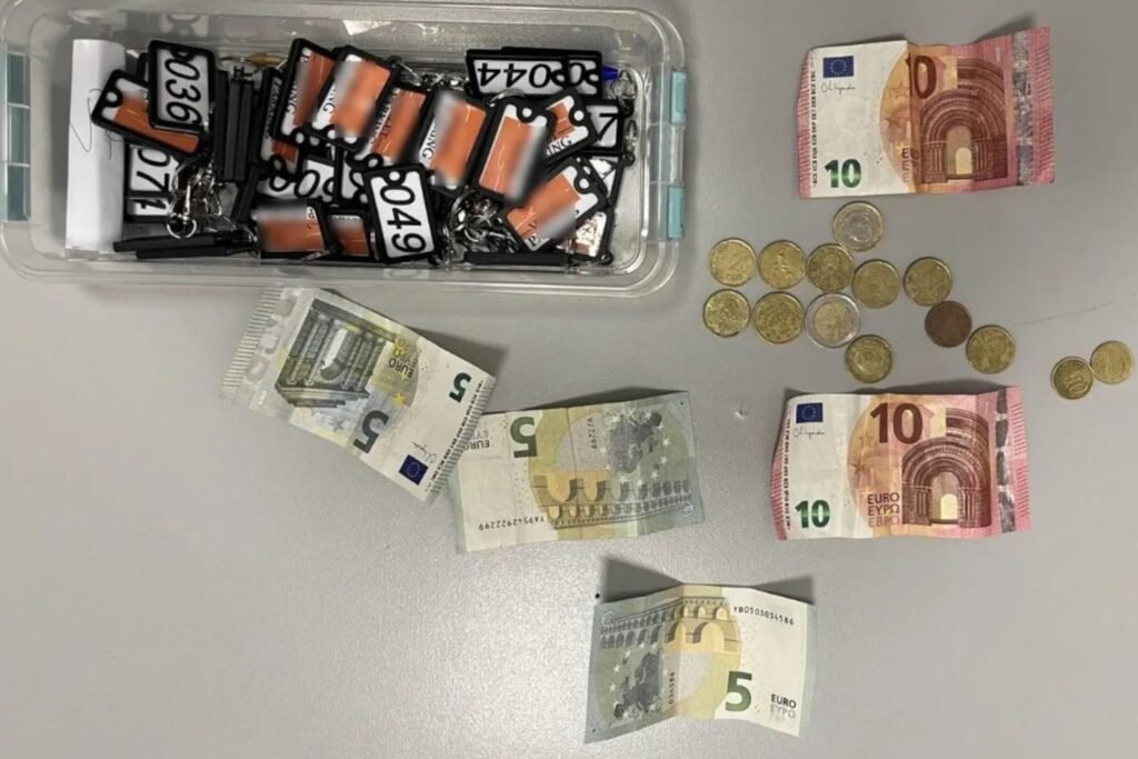 Κηφισιά: Δύο συλλήψεις για τη μετατροπή δημόσιου δρόμου σε παράνομο πάρκινγκ επί πληρωμή