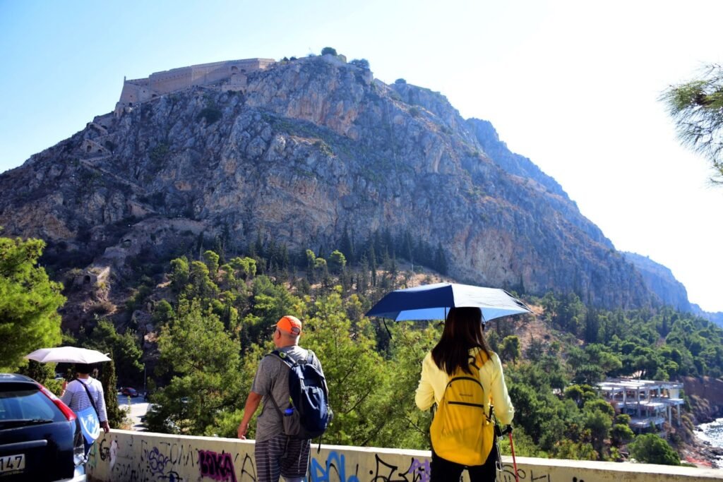Πρωτοφανές περιστατικό στο Ναύπλιο: Συλλήφθησαν τέσσερις για επίθεση σε αστυνομικό – Ζήτησαν δωρεάν είσοδο στο Παλαμήδι