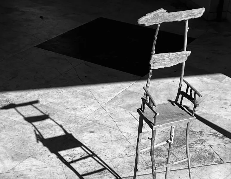 Η genesis gallery παρουσιάζει τις “Δανεικές Αναμνήσεις” του Σπύρου Κολόμβου: Μια έκθεση που αναδεικνύει τη σχέση αντικειμένου-υποκειμένου