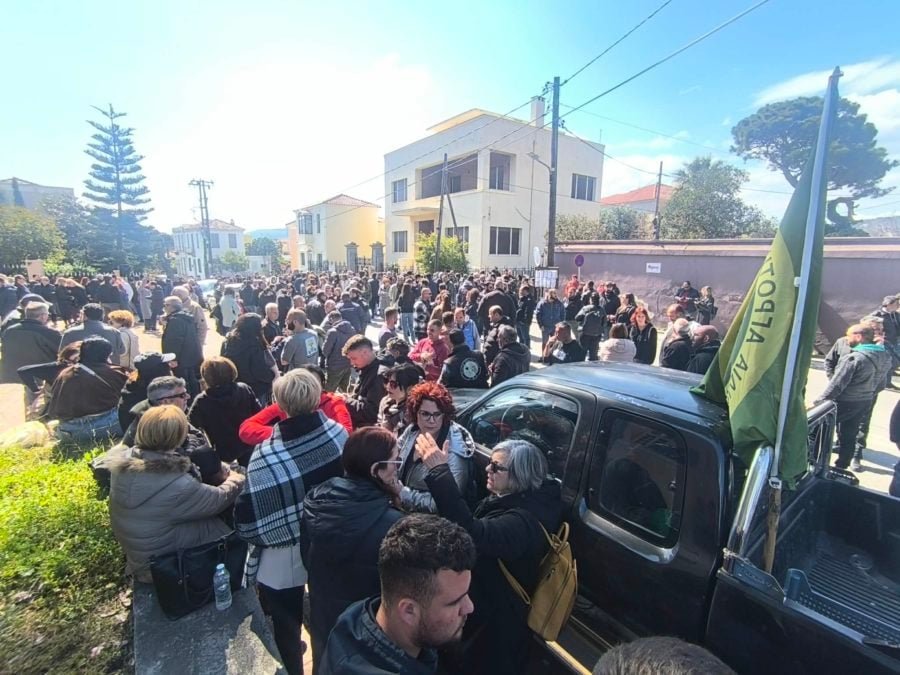 Συνάντηση του Υπουργού Αγροτικής Ανάπτυξης Κώστα Τσιάρα με Κτηνοτρόφους της Λέσβου: Μέτρα Στήριξης και Αποζημιώσεις για τον Αφθώδη Πυρετό