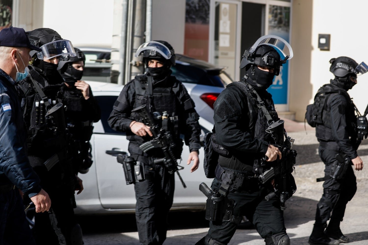 Εκτεταμένη Αστυνομική Επιχείρηση στην Ηλεία: 14 Συλλήψεις Ρομά σε Γαστούνη και Αμαλιάδα για Ρευματοκλοπές και Άλλα Αδικήματα