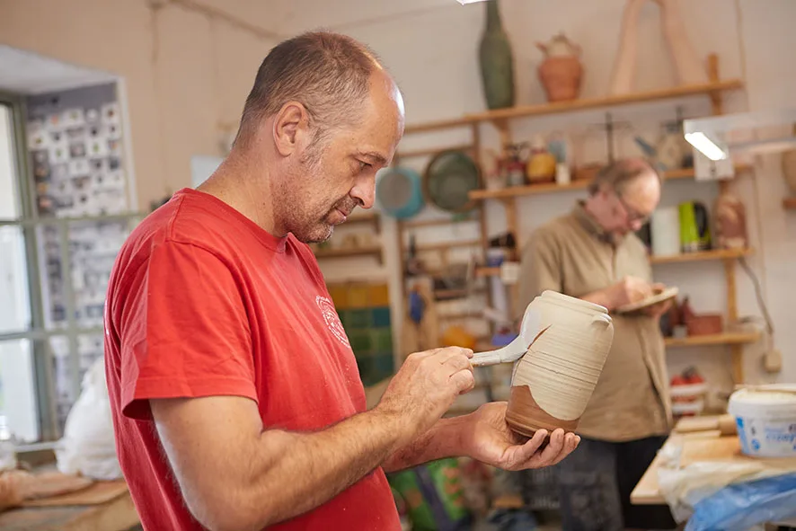 «ΠΥΡ ΑΝΑΠΤΕ»: Ένας τριήμερος κύκλος Masterclass κεραμικής από το IGMSHOP και την Ομάδα Κεραμέων Ίχνη