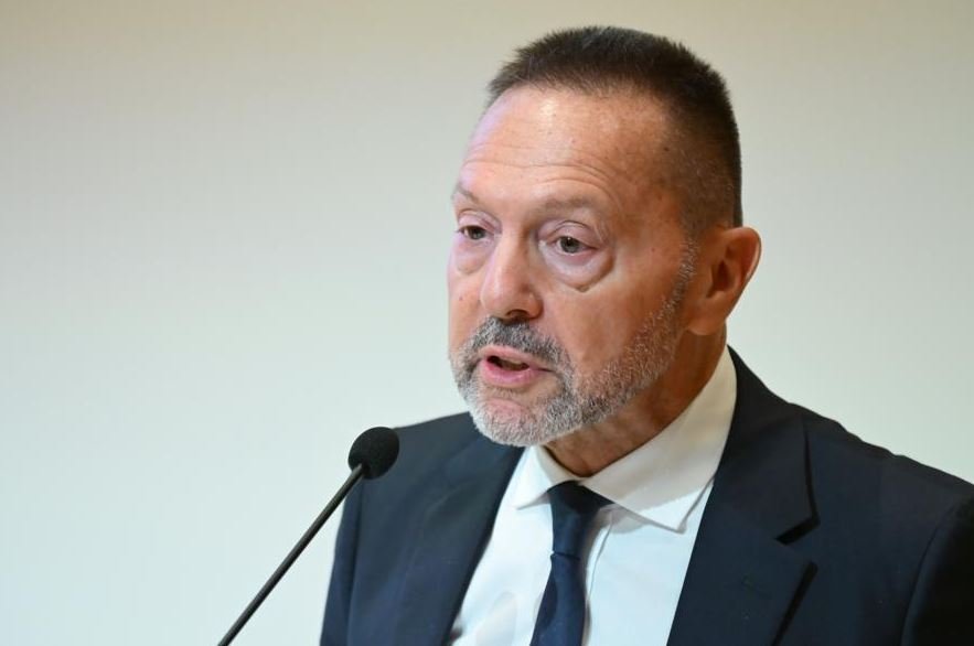 Ο Διοικητής της Τράπεζας της Ελλάδος, Γιάννης Στουρνάρας, ζητά αυξημένη επαγρύπνηση από τις τράπεζες λόγω των γεωπολιτικών εξελίξεων στη Μέση Ανατολή